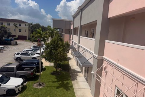 Immobilier commercial à vendre à Miramar, Floride № 2172981 - photo 14