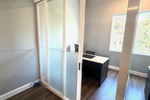 Immobilier commercial à vendre à Miramar, Floride № 2172981 - photo 6