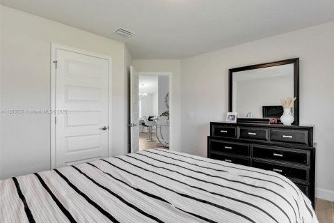 Купить виллу или дом в Кейп-Корал, Флорида 4 спальни, № 1958685 - фото 8