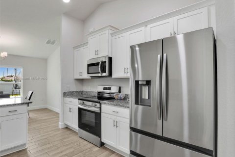 Купить виллу или дом в Кейп-Корал, Флорида 4 спальни, № 1958685 - фото 18