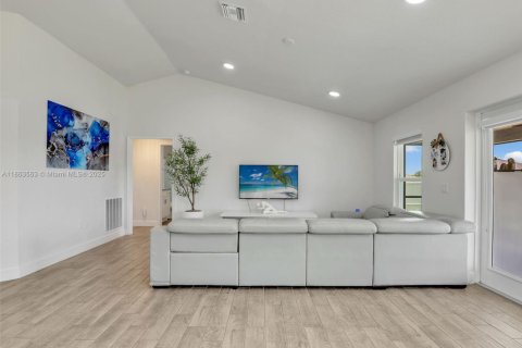 Купить виллу или дом в Кейп-Корал, Флорида 4 спальни, № 1958685 - фото 25