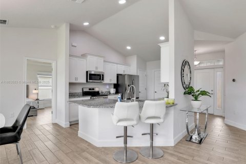 Купить виллу или дом в Кейп-Корал, Флорида 4 спальни, № 1958685 - фото 22