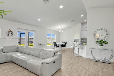 Купить виллу или дом в Кейп-Корал, Флорида 4 спальни, № 1958685 - фото 24