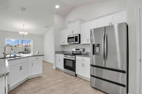 Купить виллу или дом в Кейп-Корал, Флорида 4 спальни, № 1958685 - фото 21