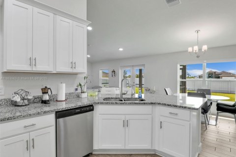 Купить виллу или дом в Кейп-Корал, Флорида 4 спальни, № 1958685 - фото 19