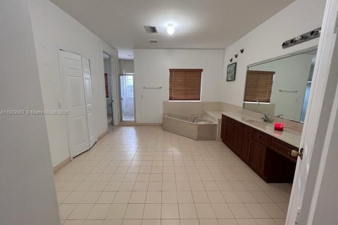 Купить виллу или дом в Майами, Флорида 1 комната, 338.63м2, № 1728459 - фото 8
