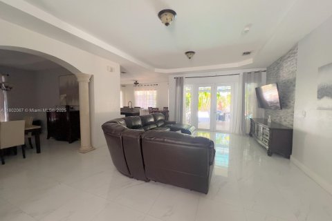 Купить виллу или дом в Майами, Флорида 1 комната, 338.63м2, № 1728459 - фото 4