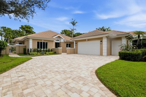 Casa en Palm City, Florida 4 dormitorios, 334.26 m2 № 2376247