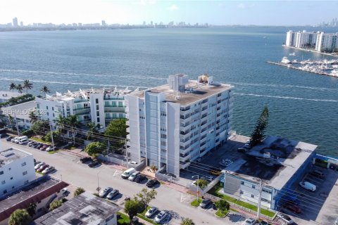 Condominio en Miami Beach, Florida, 1 dormitorio  № 2086150