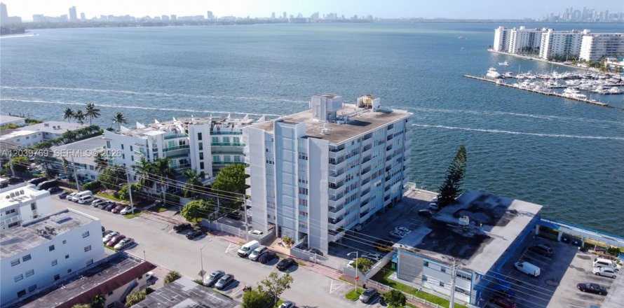 Condominio en Miami Beach, Florida, 1 dormitorio  № 2086150