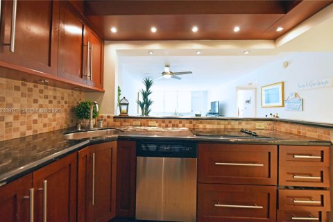 Condominio en alquiler en Miami Beach, Florida, 1 dormitorio, 67.82 m2 № 2086150 - foto 5