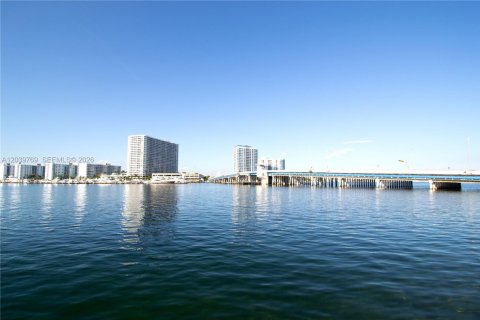 Condominio en alquiler en Miami Beach, Florida, 1 dormitorio, 67.82 m2 № 2086150 - foto 27
