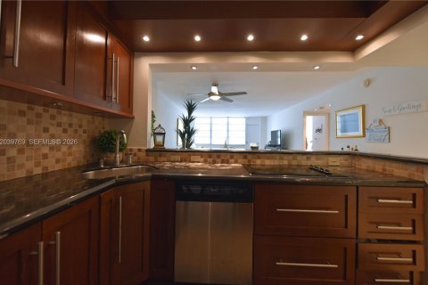 Condominio en alquiler en Miami Beach, Florida, 1 dormitorio, 67.82 m2 № 2086150 - foto 6