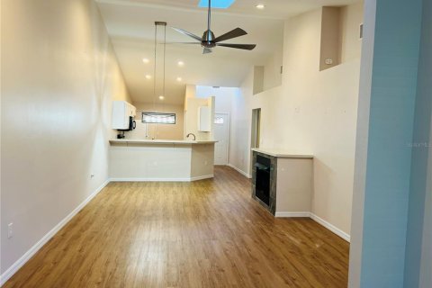 House in Leesburg, Florida 2 bedrooms, 111.48 sq.m. № 2212306 - photo 6