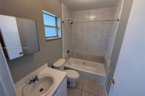 Снять в аренду виллу или дом в Майами, Флорида 1 спальня, 205.96м2, № 2051373 - фото 13