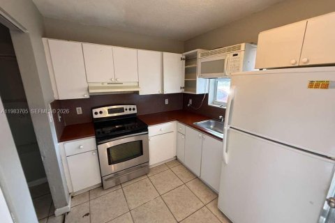 Снять в аренду виллу или дом в Майами, Флорида 1 спальня, 205.96м2, № 2051373 - фото 7