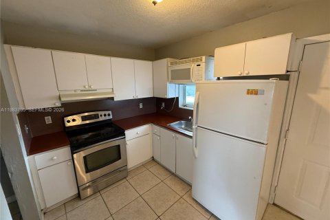 Снять в аренду виллу или дом в Майами, Флорида 1 спальня, 205.96м2, № 2051373 - фото 9