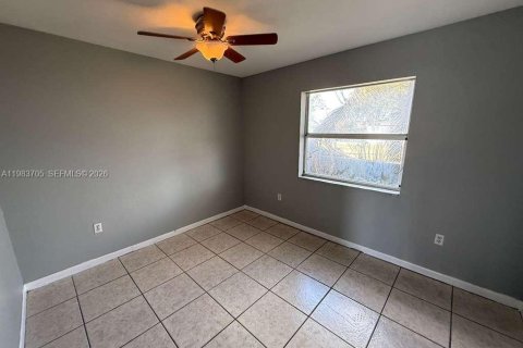 Снять в аренду виллу или дом в Майами, Флорида 1 спальня, 205.96м2, № 2051373 - фото 11