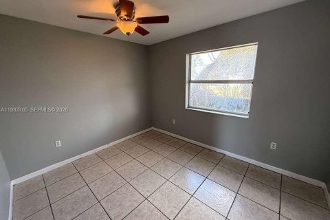 Снять в аренду виллу или дом в Майами, Флорида 1 спальня, 205.96м2, № 2051373 - фото 12