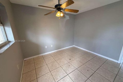 Снять в аренду виллу или дом в Майами, Флорида 1 спальня, 205.96м2, № 2051373 - фото 5