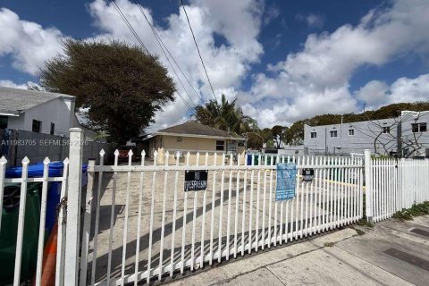 Снять в аренду виллу или дом в Майами, Флорида 1 спальня, 205.96м2, № 2051373 - фото 17