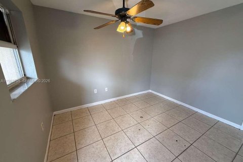 Снять в аренду виллу или дом в Майами, Флорида 1 спальня, 205.96м2, № 2051373 - фото 4