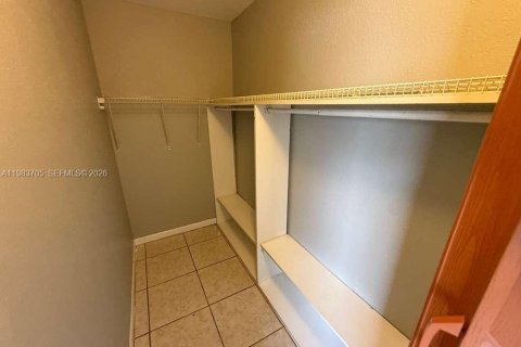 Снять в аренду виллу или дом в Майами, Флорида 1 спальня, 205.96м2, № 2051373 - фото 14