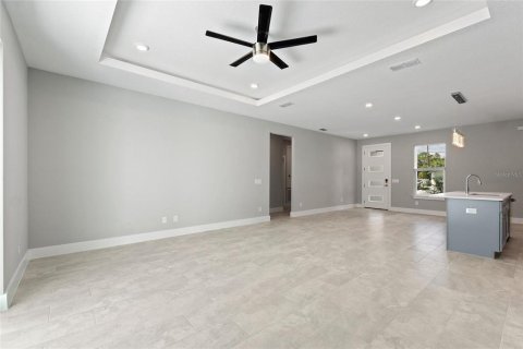 Casa en alquiler en North Port, Florida, 4 dormitorios, 185.8 m2 № 2115461 - foto 7