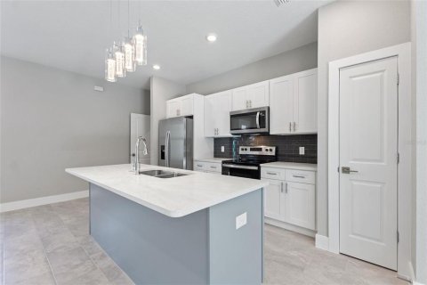 Casa en alquiler en North Port, Florida, 4 dormitorios, 185.8 m2 № 2115461 - foto 9