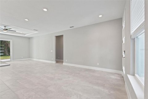 Casa en alquiler en North Port, Florida, 4 dormitorios, 185.8 m2 № 2115461 - foto 5