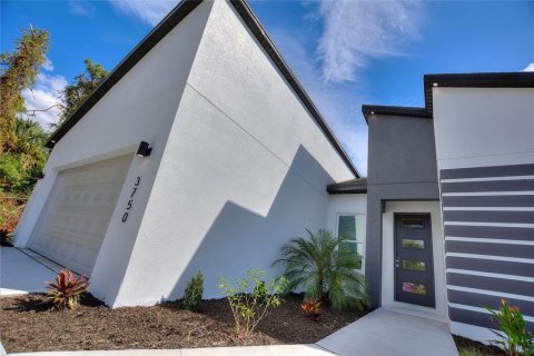 Casa en alquiler en North Port, Florida, 4 dormitorios, 185.8 m2 № 2115461 - foto 4