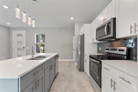 Casa en alquiler en North Port, Florida, 4 dormitorios, 185.8 m2 № 2115461 - foto 12