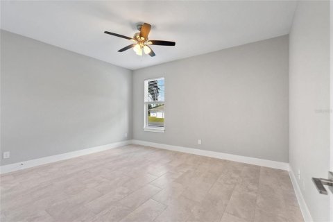 Casa en alquiler en North Port, Florida, 4 dormitorios, 185.8 m2 № 2115461 - foto 14