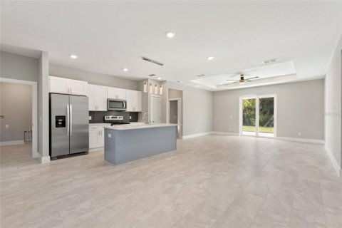 Casa en alquiler en North Port, Florida, 4 dormitorios, 185.8 m2 № 2115461 - foto 8
