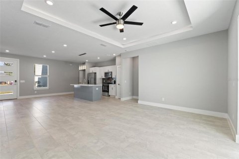 Casa en alquiler en North Port, Florida, 4 dormitorios, 185.8 m2 № 2115461 - foto 6