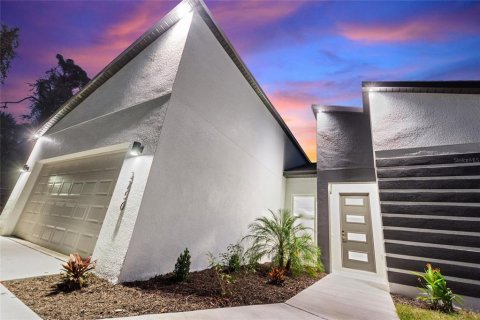 Casa en alquiler en North Port, Florida, 4 dormitorios, 185.8 m2 № 2115461 - foto 3