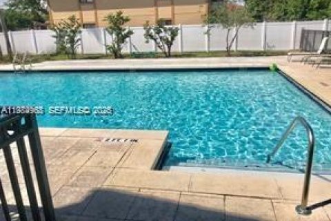 Copropriété à vendre à Hialeah, Floride: 2 chambres, 96.71 m2 № 2050834 - photo 23