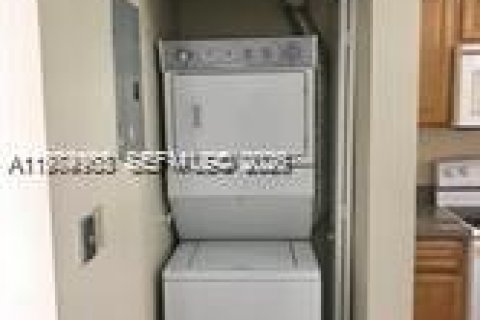 Copropriété à vendre à Hialeah, Floride: 2 chambres, 96.71 m2 № 2050834 - photo 12