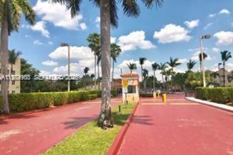 Copropriété à vendre à Hialeah, Floride: 2 chambres, 96.71 m2 № 2050834 - photo 3