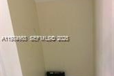 Copropriété à vendre à Hialeah, Floride: 2 chambres, 96.71 m2 № 2050834 - photo 7