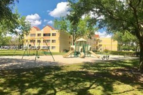 Copropriété à vendre à Hialeah, Floride: 2 chambres, 96.71 m2 № 2050834 - photo 20