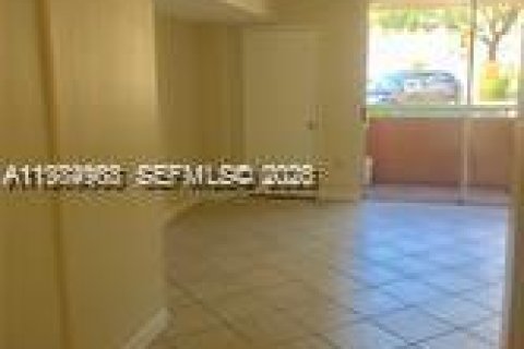Copropriété à vendre à Hialeah, Floride: 2 chambres, 96.71 m2 № 2050834 - photo 14