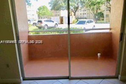 Copropriété à vendre à Hialeah, Floride: 2 chambres, 96.71 m2 № 2050834 - photo 15