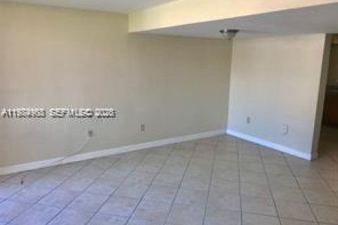 Copropriété à vendre à Hialeah, Floride: 2 chambres, 96.71 m2 № 2050834 - photo 4