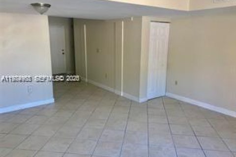 Copropriété à vendre à Hialeah, Floride: 2 chambres, 96.71 m2 № 2050834 - photo 5