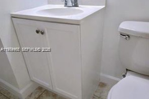 Copropriété à vendre à Hialeah, Floride: 2 chambres, 96.71 m2 № 2050834 - photo 19