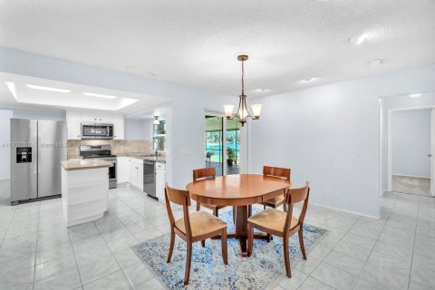 House in Pembroke Pines, Florida 4 bedrooms, 173.26 sq.m. № 1973909 - photo 16