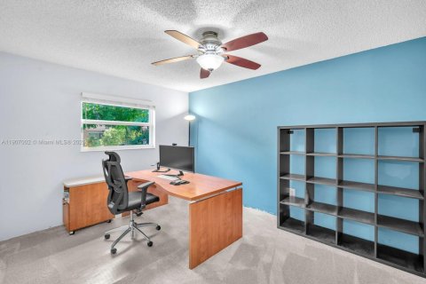 House in Pembroke Pines, Florida 4 bedrooms, 173.26 sq.m. № 1973909 - photo 22