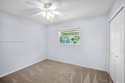 House in Pembroke Pines, Florida 4 bedrooms, 173.26 sq.m. № 1973909 - photo 26