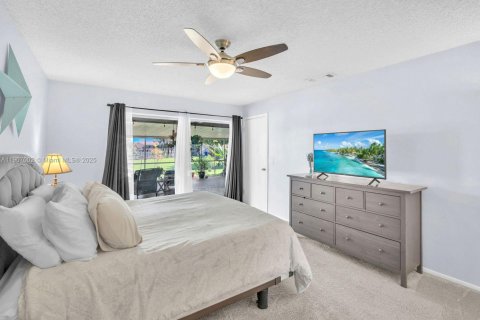 House in Pembroke Pines, Florida 4 bedrooms, 173.26 sq.m. № 1973909 - photo 19